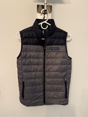Vineyard Vines Two-Tone Quilted Puffer Vest in Gray and Black